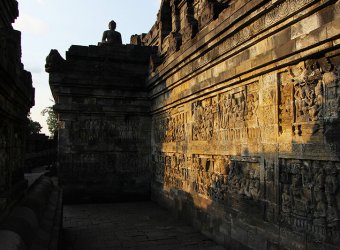 Angkor Tours-Indonézia-Borobudur